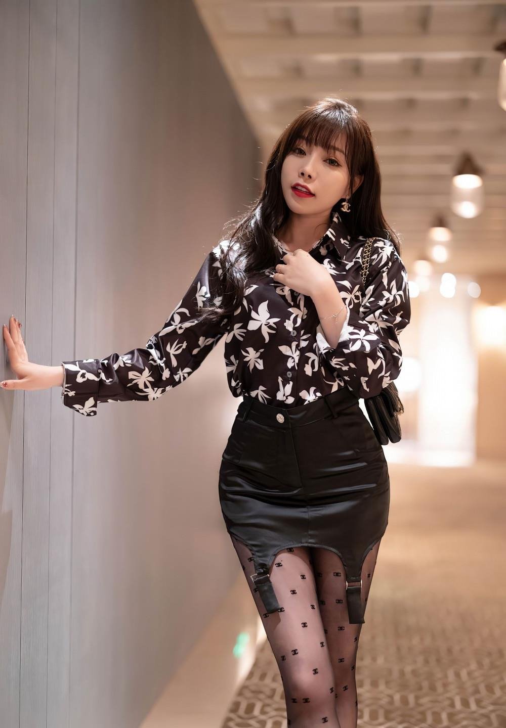 �۷����۵Ļ���Ů������