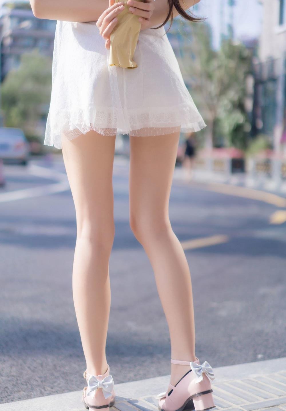 ���м���У԰��ɫ