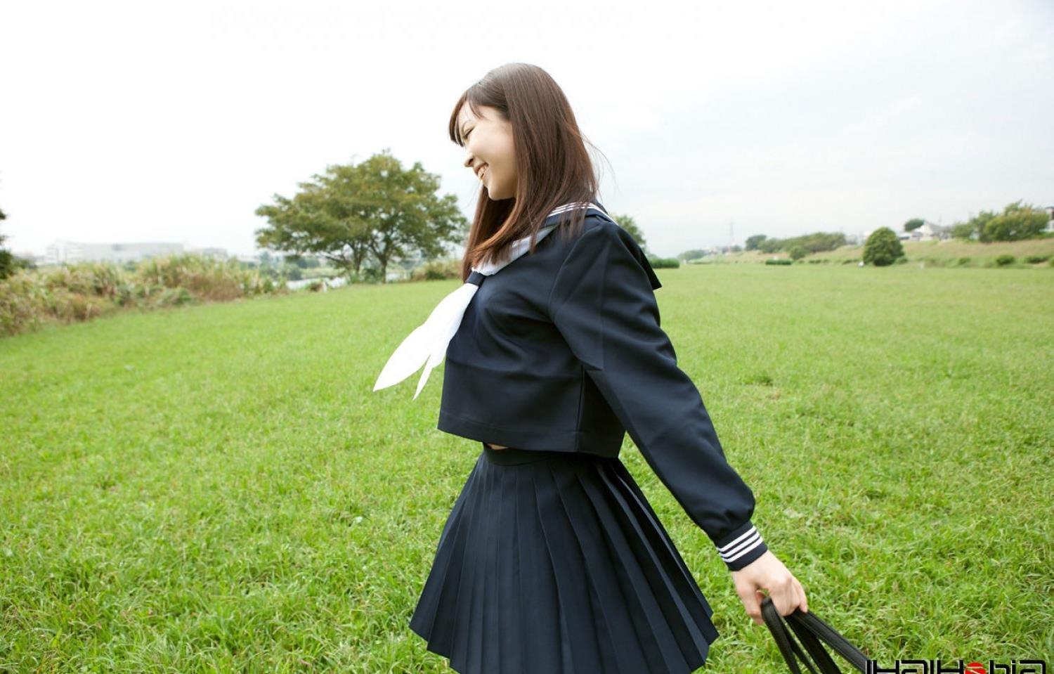 ������ɫ��ˬ�ֻƵ����վ