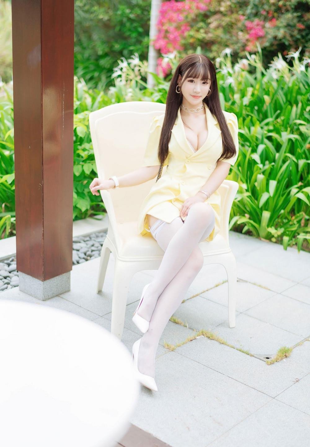 ����YIN���ĸ���Ůѧ��H